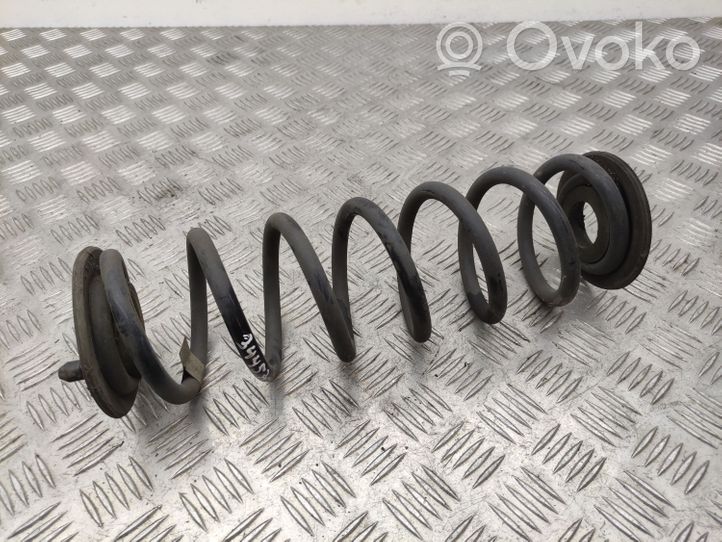 Volkswagen PASSAT B8 Rear coil spring 