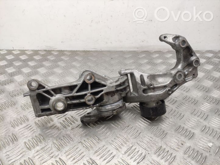 Opel Astra J Soporte del alternador 