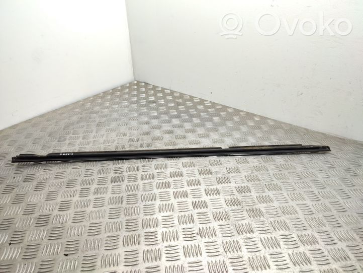 Mercedes-Benz A W176 Moulures des vitres de la porte arrière A1767350482