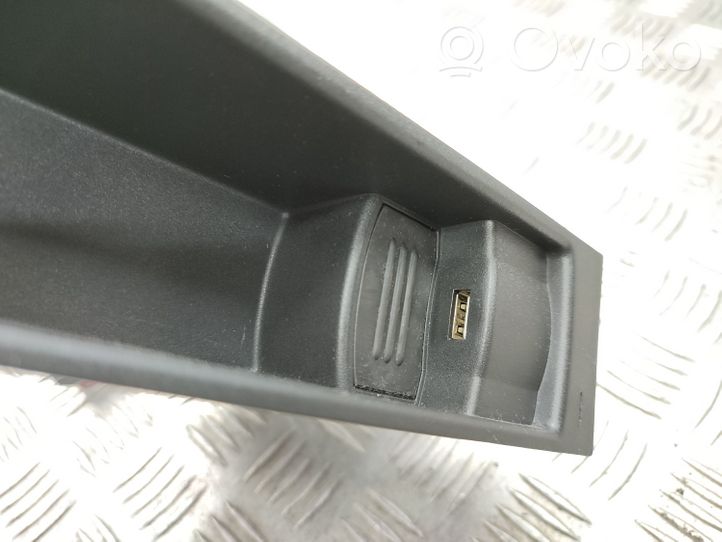Seat Exeo (3R) Gniazdo / Złącze USB 8E0857925F