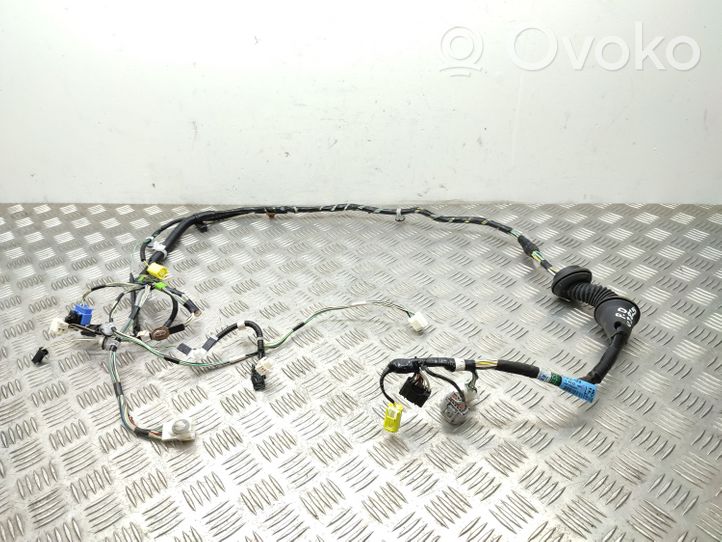 Toyota RAV 4 (XA50) Faisceau de câblage de porte avant 8225242F80