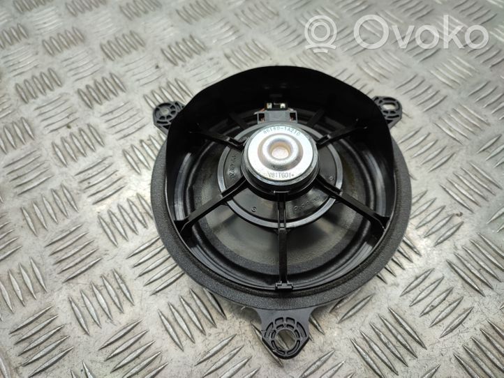 Toyota RAV 4 (XA50) Enceinte de porte arrière 861601A210