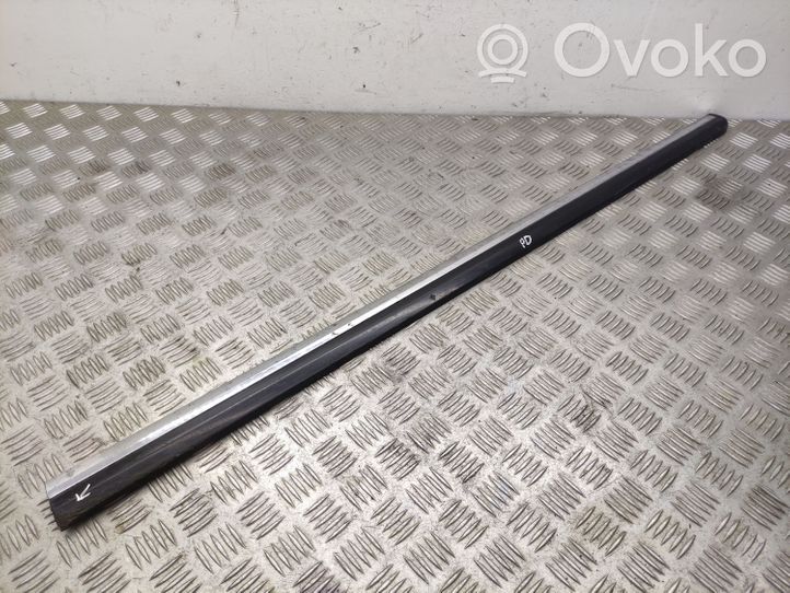 Volkswagen PASSAT B7 Priekšpusē durvju dekoratīvā apdare (moldings) 3AA854940