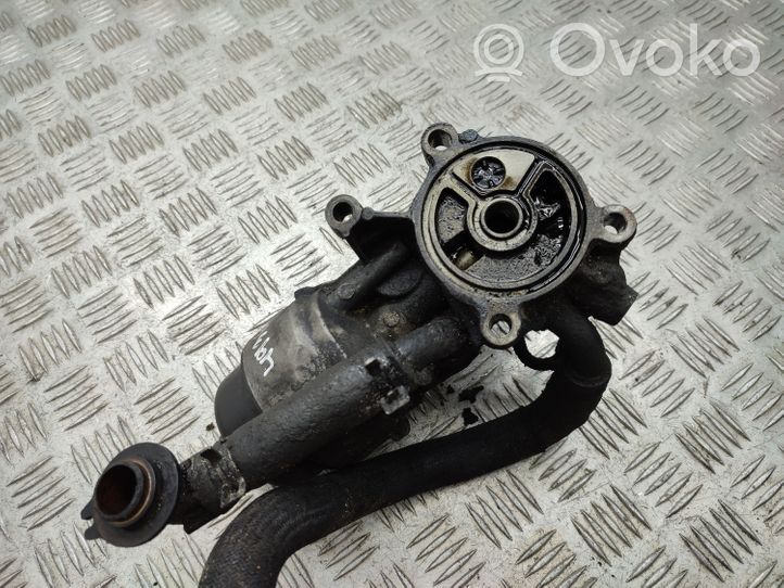 Volvo V50 Oil filter mounting bracket 