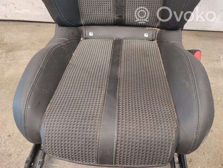 Peugeot 2008 II Front passenger seat 