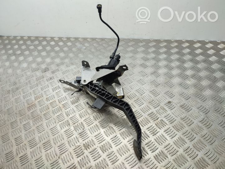 Ford C-MAX II Clutch pedal AV617B633GE