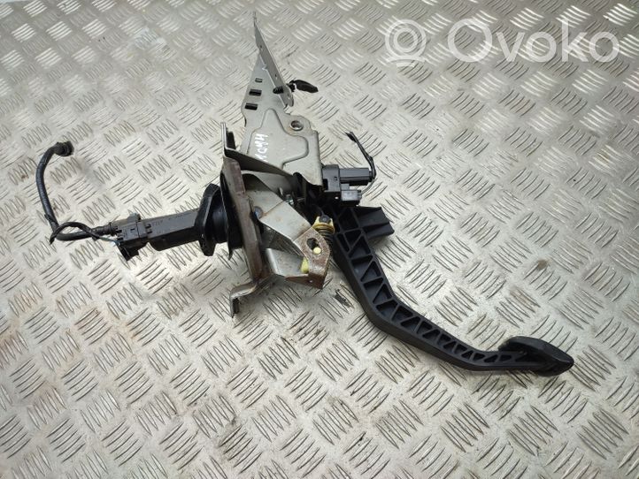 Ford C-MAX II Clutch pedal AV617B633GE