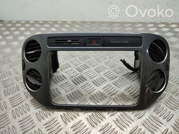 Volkswagen Tiguan Griglia di ventilazione centrale cruscotto 