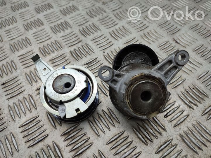 Volkswagen Golf VII Tensor de correa del alternador 04L903315