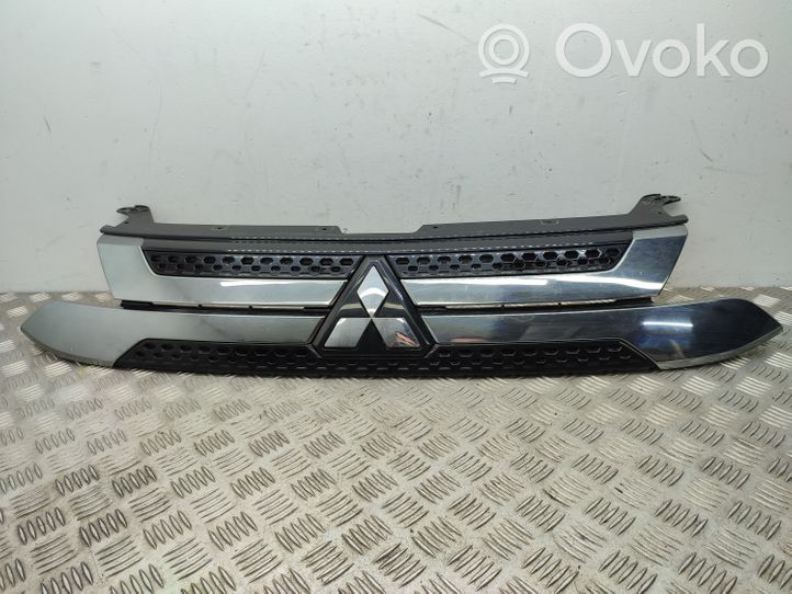 Mitsubishi Outlander Rejilla superior del radiador del parachoques delantero 7450B304