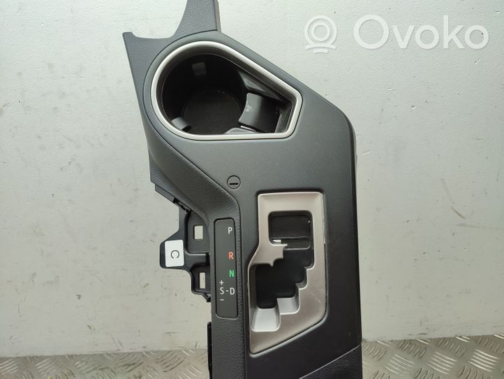 Toyota RAV 4 (XA40) Rivestimento in plastica cornice della leva del cambio 