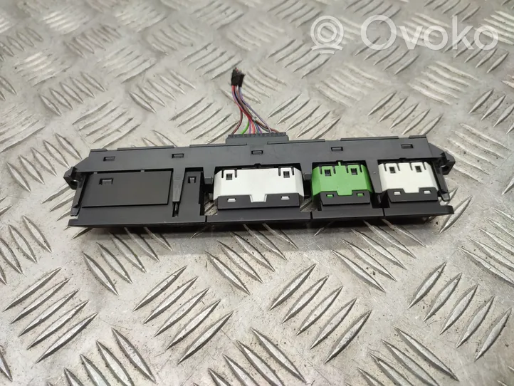 Volkswagen PASSAT B8 Botón interruptor de luz de peligro 3G0927132A