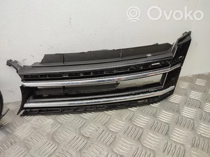 Volkswagen Tiguan Maskownica / Grill / Atrapa górna chłodnicy 5N0853767H