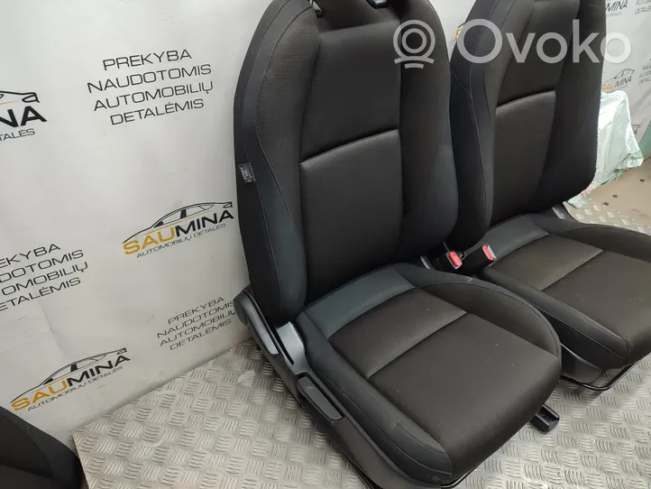 Mazda 3 Istuimien ja ovien verhoilusarja 
