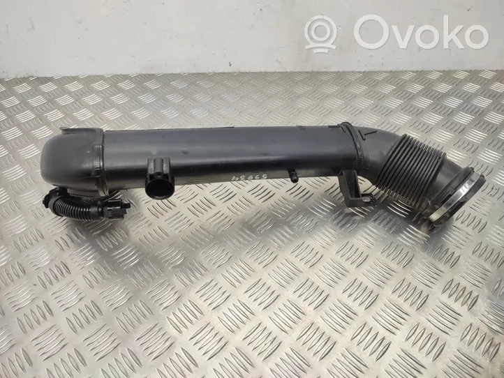 BMW 2 F45 Rura / Wąż dolotowy powietrza turbiny 1105879