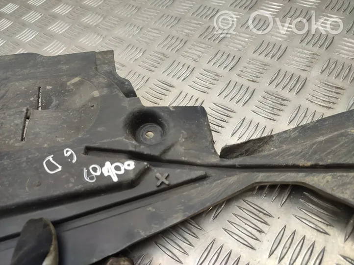 BMW 2 F45 Kita dugno detalė 748506