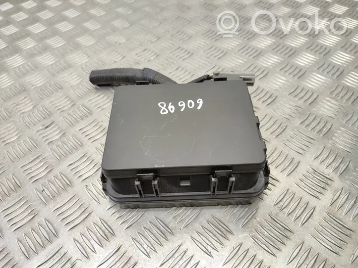 Infiniti Q50 Ramka / Moduł bezpieczników 284B94GA0A