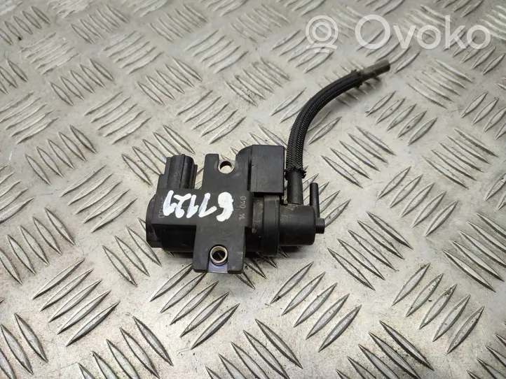 Toyota RAV 4 (XA40) Turboahtimen magneettiventtiili 258190R012