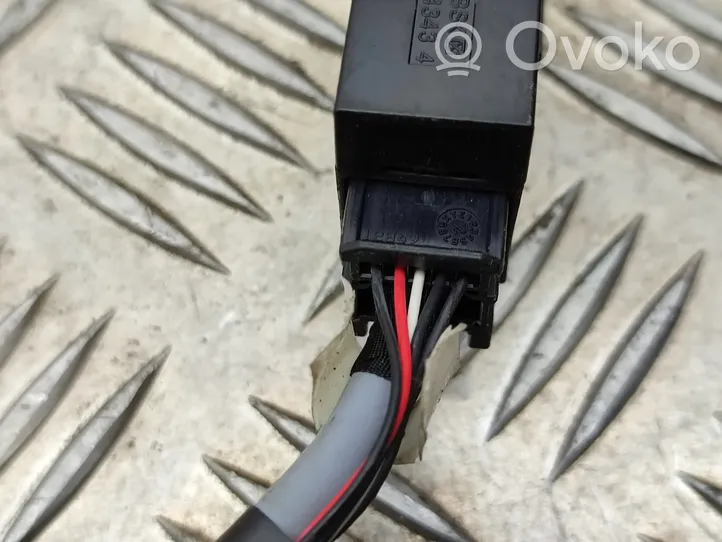 Toyota RAV 4 (XA40) Connettore plug in USB 8619042040