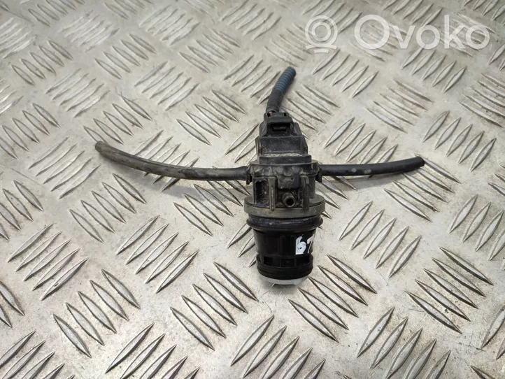 Toyota RAV 4 (XA40) Pompe de lave-glace de pare-brise 8533042010