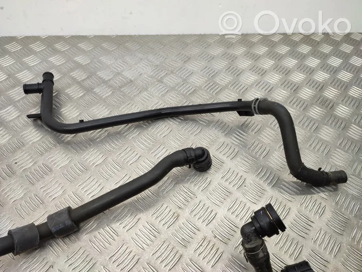 Volkswagen Taigo Tubo flessibile del liquido di raffreddamento del motore 2Q0122051BL