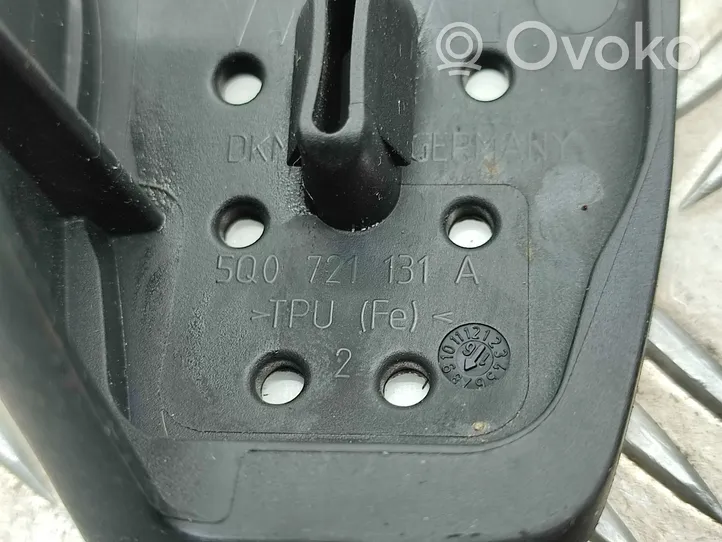 Skoda Octavia Mk3 (5E) Podnóżek 5Q1721647A