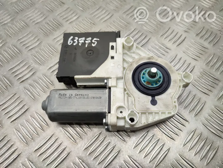 Volkswagen PASSAT B6 Front door window regulator motor 1K0959701P