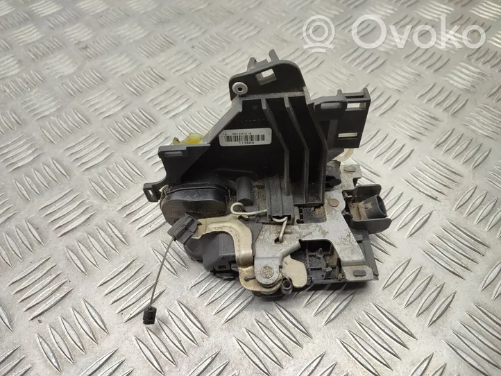 Volkswagen Caddy Front door lock 3B1837016