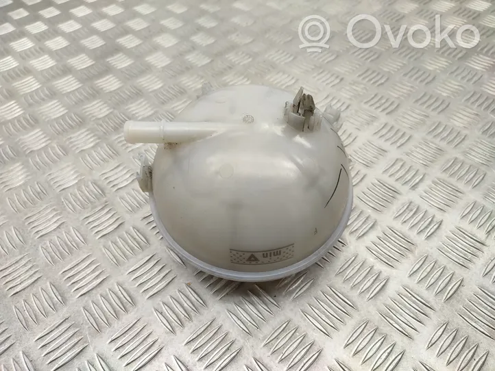 Volkswagen PASSAT B8 Coolant expansion tank/reservoir 5Q0121407F