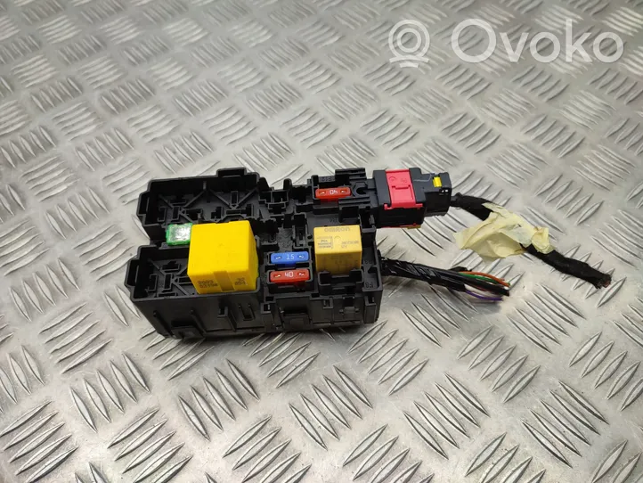 Opel Grandland X Module de fusibles 9806192580