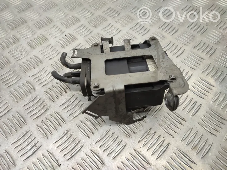 Volkswagen Touran I Turbo solenoid valve 3C0906625