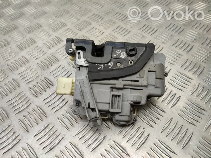 Volkswagen PASSAT B6 Rear door lock 3C4839015A