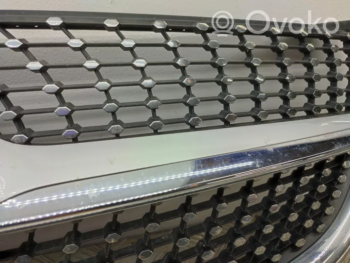 Mercedes-Benz V Class W447 Grille calandre supérieure de pare-chocs avant A0008881600