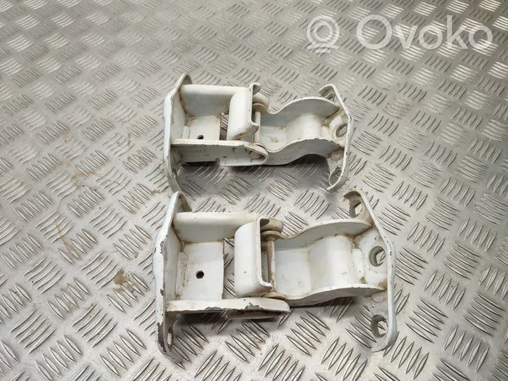 Opel Vivaro Loading door lower hinge 527428