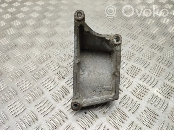 Opel Vivaro Engine mounting bracket 8200783776