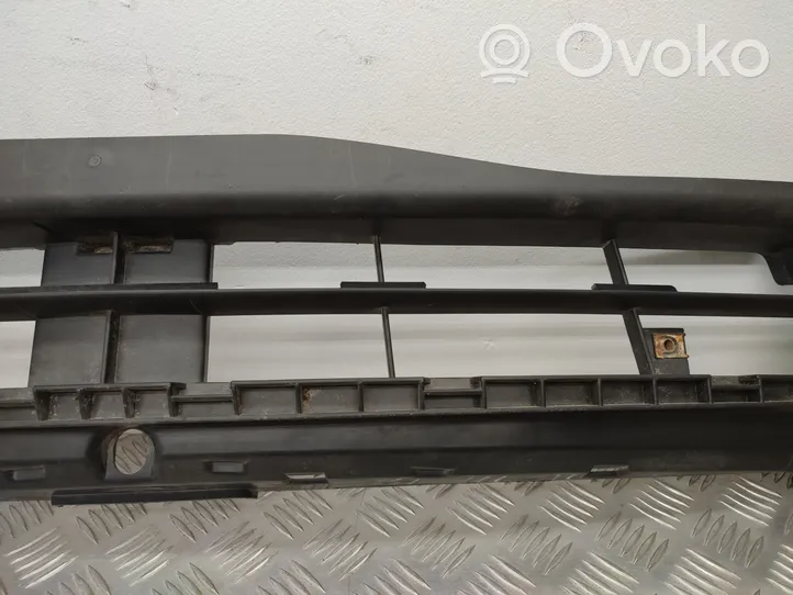 Opel Vivaro Front bumper mounting bracket 620300101R