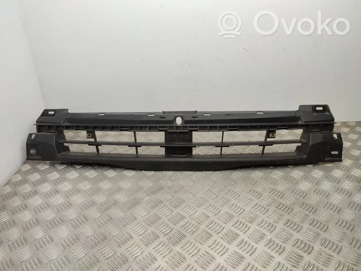 Opel Vivaro Front bumper mounting bracket 620300101R