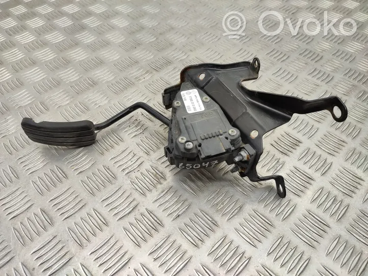 Opel Vivaro Accelerator throttle pedal 7700313060