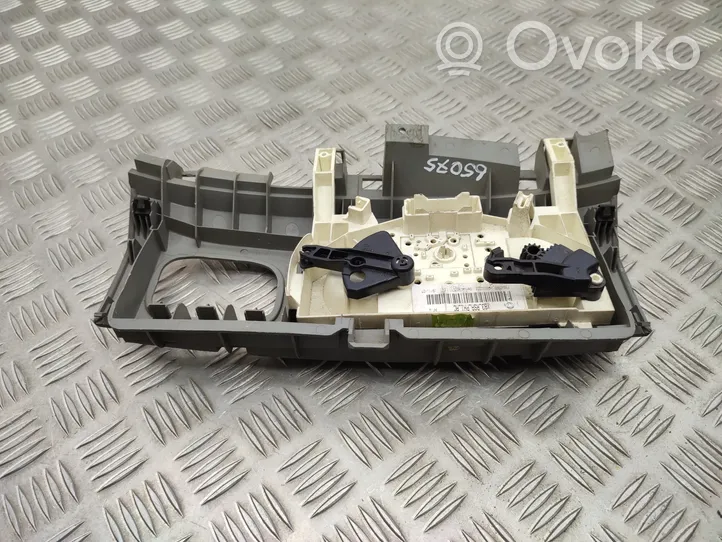 Opel Vivaro Climate control unit 8200004603