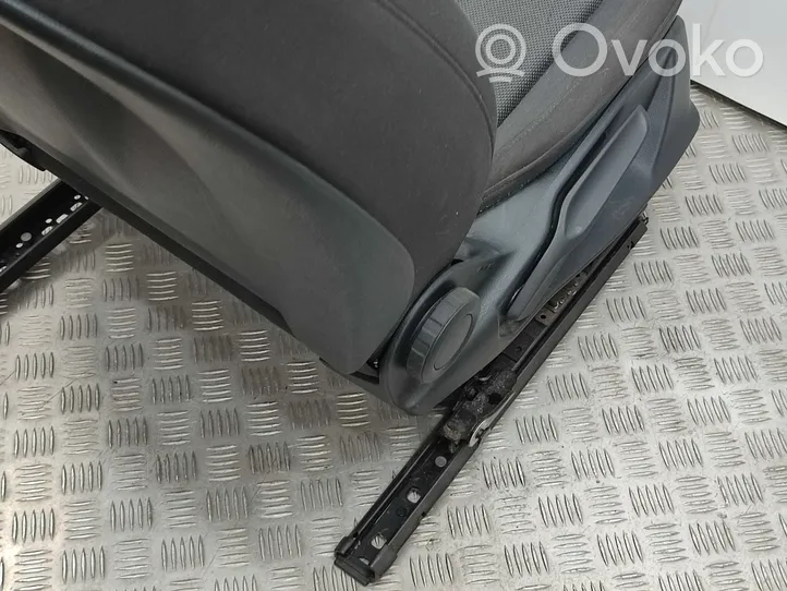 Audi A4 S4 B9 Fotel przedni pasażera 