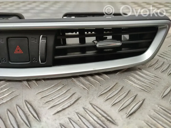 Nissan Qashqai Grille d'aération centrale 687504EA0B