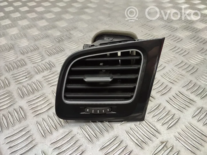 Volkswagen Golf VII Боковая воздушная решётка 5G1819703H