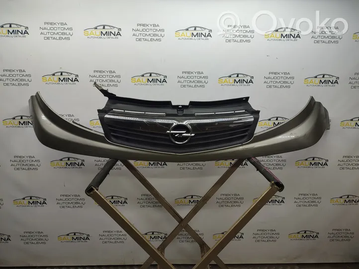 Opel Vivaro Front bumper upper radiator grill 