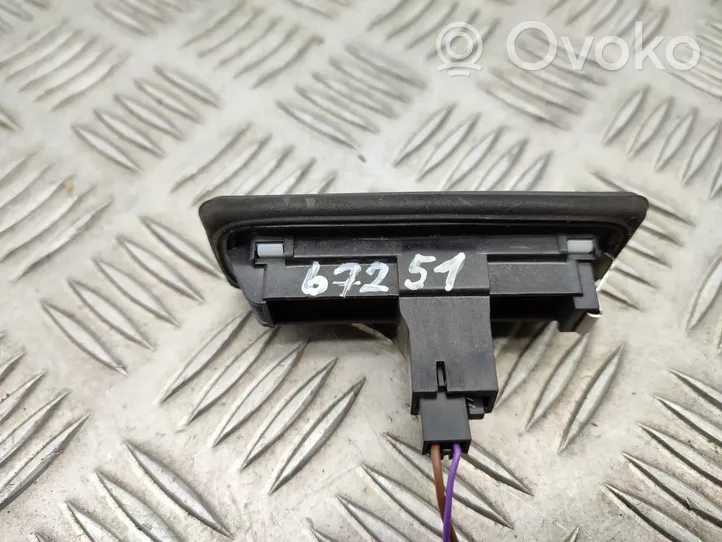 Skoda Octavia Mk3 (5E) Przełącznik / Przycisk otwierania klapy bagażnika 5E0827566