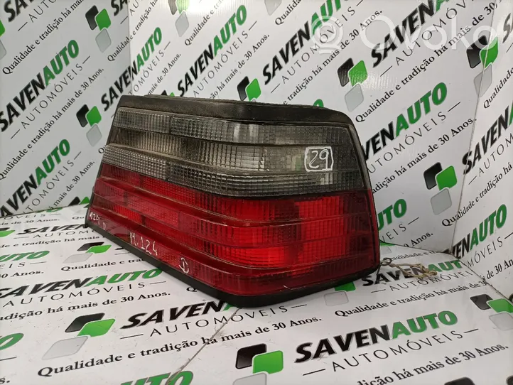 Mercedes-Benz E W124 Lampy tylnej klapy bagażnika 