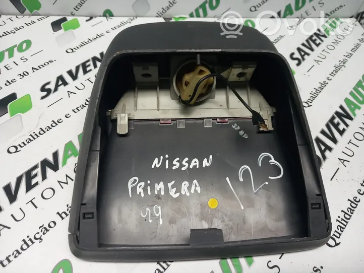 Nissan Primera Kolmas/lisäjarruvalo 