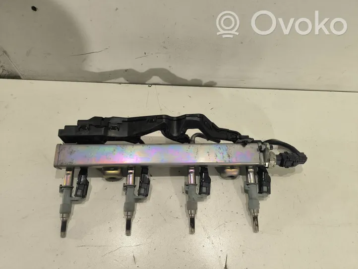 Toyota RAV 4 (XA50) Kit d'injecteurs de carburant 82125