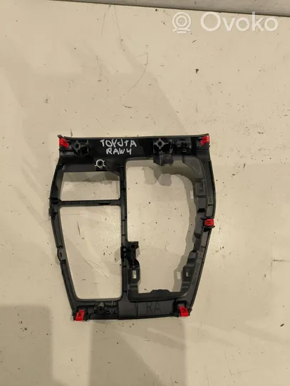 Toyota RAV 4 (XA50) Revêtement pommeau de levier de vitesses cuir 5880442480