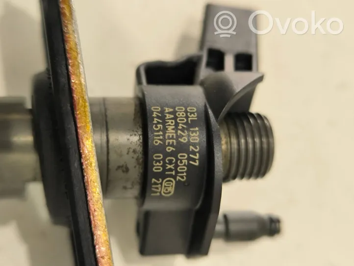 Volkswagen Golf V Inyector de combustible 03L130277