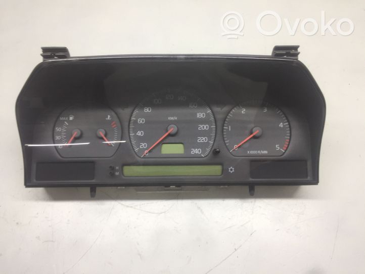 Volvo S70  V70  V70 XC Spidometrs (instrumentu panelī) 9168144